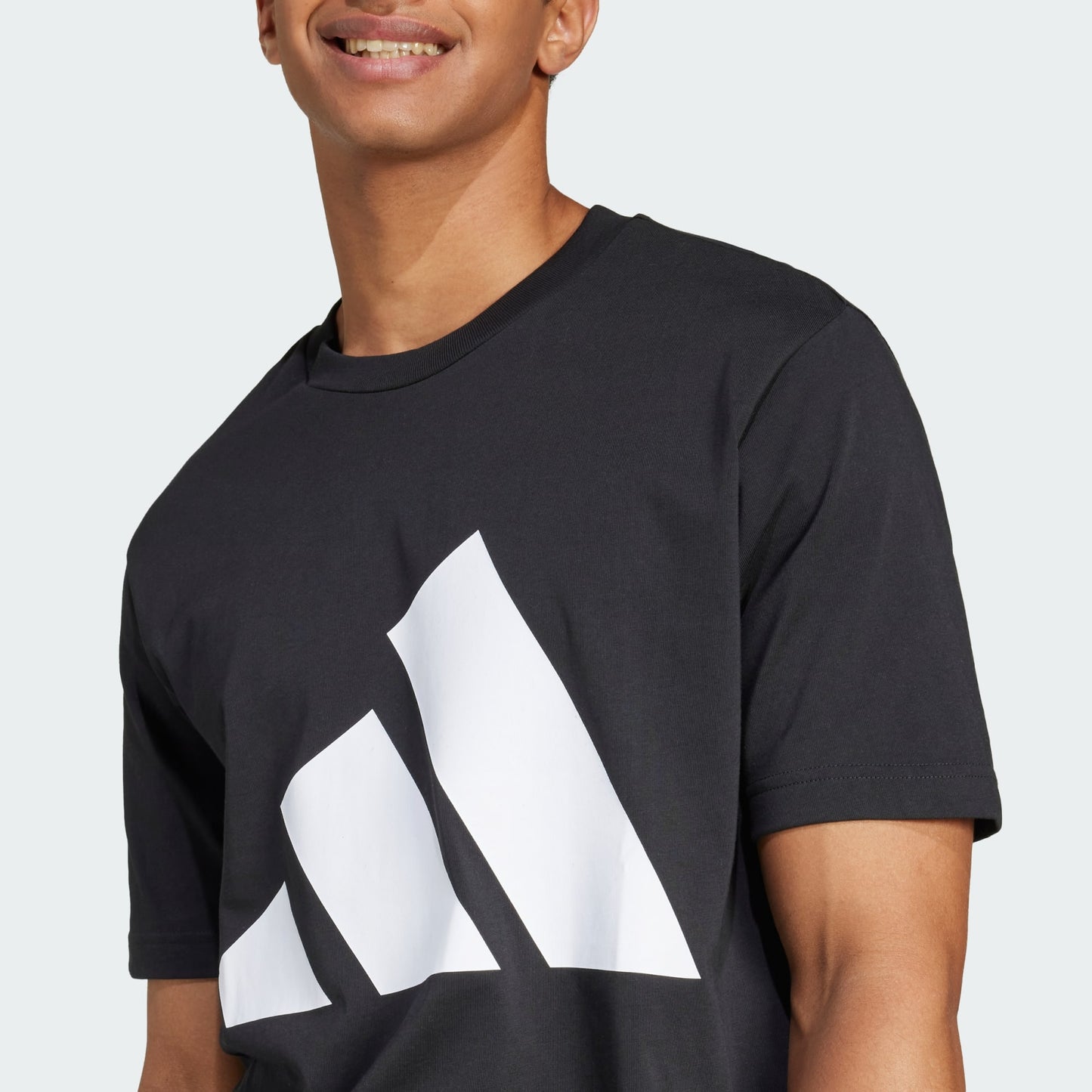 ADDS - Centre Big Essentials Logo Black Graphic T-Shirt