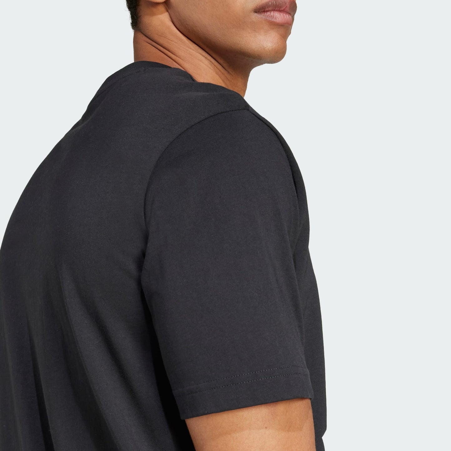 ADDS - Centre Big Essentials Logo Black Graphic T-Shirt